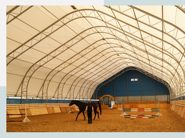 Строительство конных манежей в Кызыле